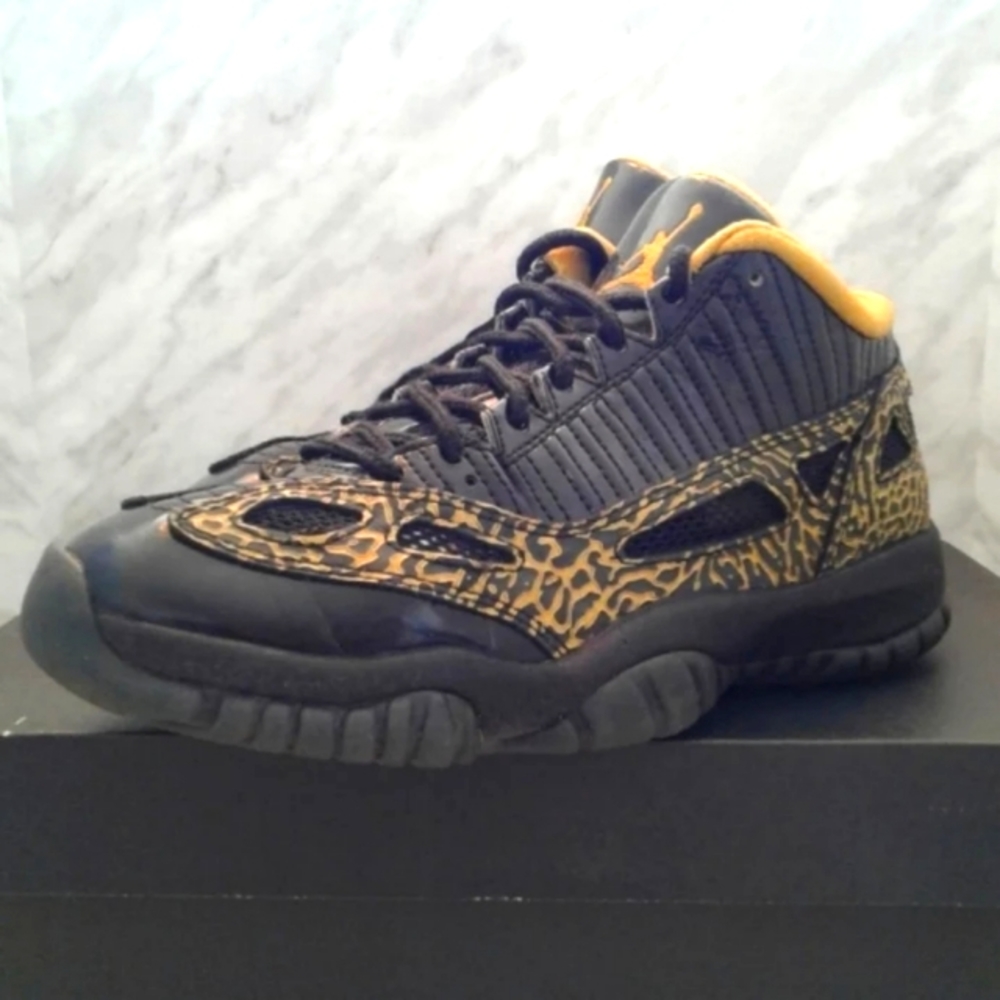 Nike Air Jordan 11 Retro Low IE 2007 Black Metallic Gold 316318 071 Women’s Sz 8